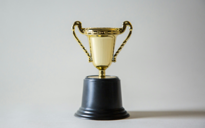 暴落相場で富裕層が笑い、大衆が泣く「残酷な真実」と「勝者の論理」